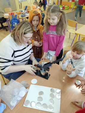 Obrazy news&oacute;w: mis_bibl_1.jpg