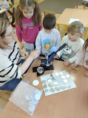 Obrazy news&oacute;w: mis_bibl_3.jpg